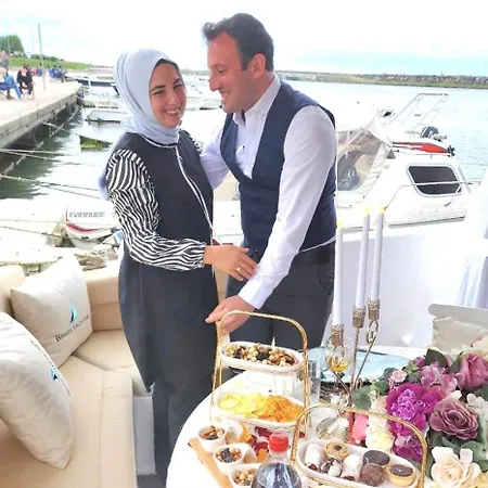 Botel Maca Kizi Yat
