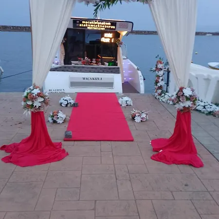 Botel Maca Kizi Yat *