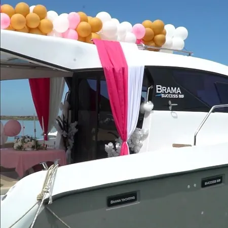 Botel Maca Kizi Yat *